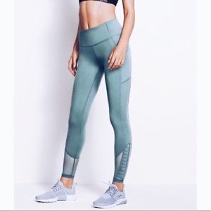 NWOT Victorias Secret VSX Sport Knockout LEGGING